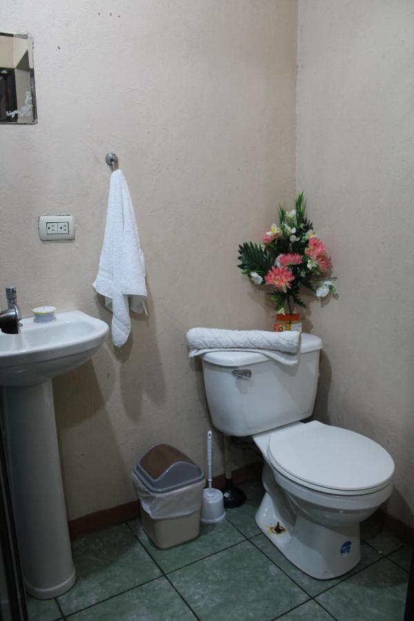 Apartamentos Mary Quesada (Alajuela) Exterior foto